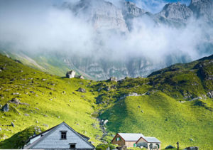 Une ferme fromagère d'Appenzeller dans la montagne suisse en été