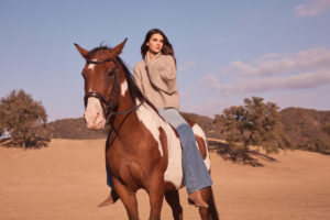 Kendall sur un cheval