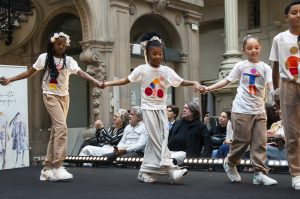 chaussettes solidaires défilé 2024