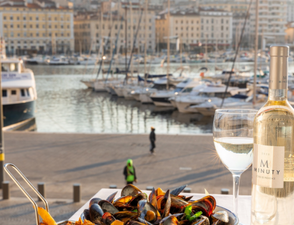 Le Petit Pernod, restaurant historique du Vieux Port de Marseille
