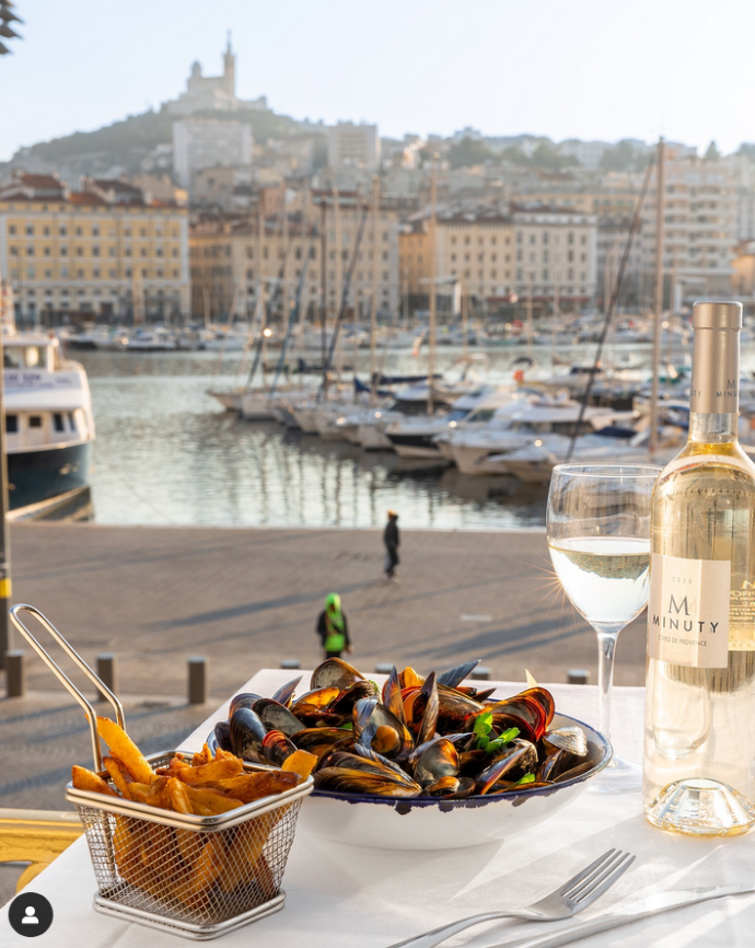 Le Petit Pernod, restaurant historique du Vieux Port de Marseille