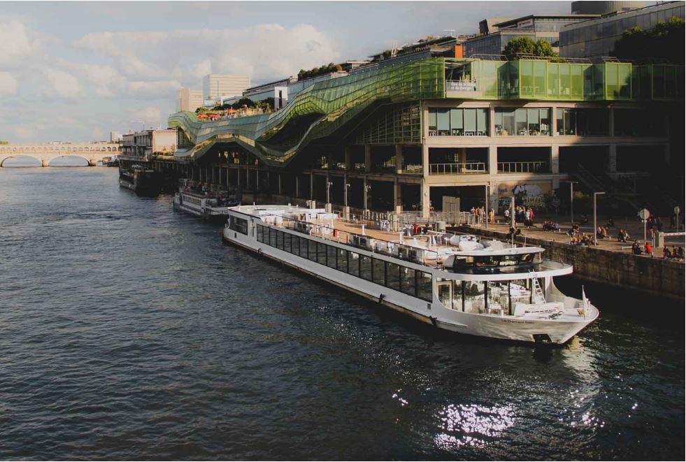 Le Diamant Bleu à quai.