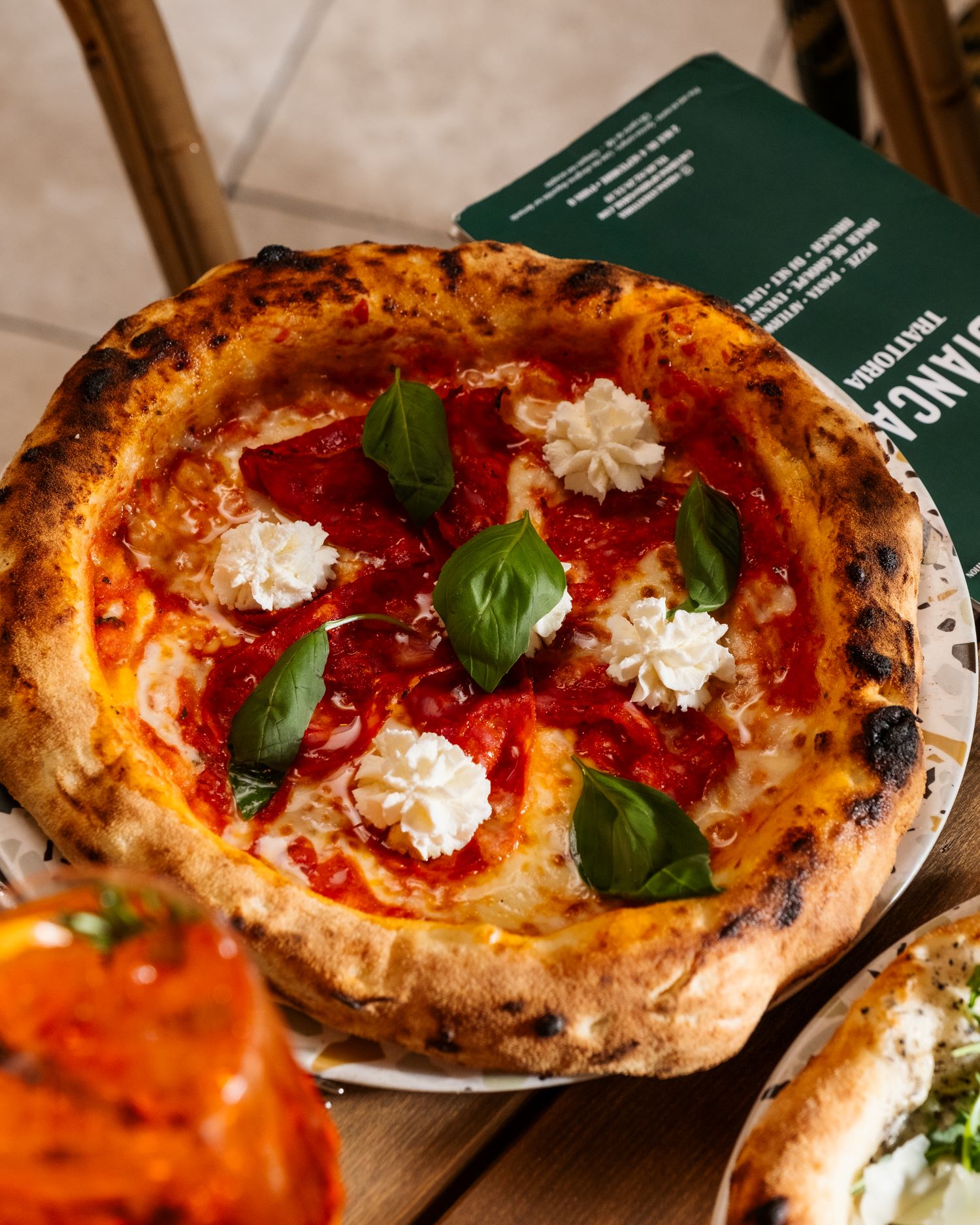 Une pizza simple.