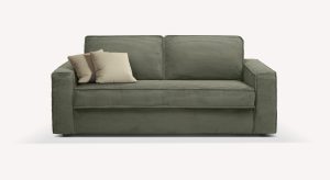 Sous son velours côtelé kaki, le canapé-lit Ridley La Maison Convertible incarne un charme rétro chic au cœur du salon.