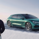 Daniel Craig sur une pub de Denza pour une voiture verte