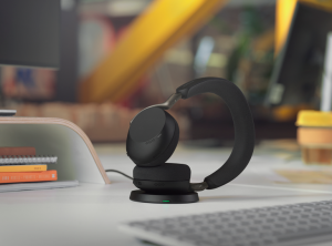 Casque Jabra Evolve3 85 noir en charge