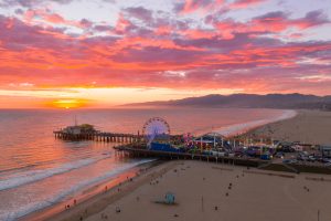 La station balnéaire Santa Monica et la plage vus du ciel