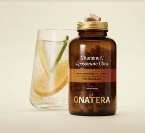 bouteille de vitamine C de Onatera ambiance
