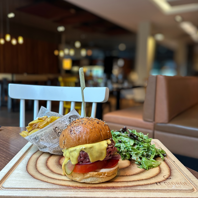 Burger de george sur une planche