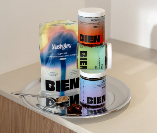 Les 4 produits e la gamme BIEN : 3 pots de gummies et le mélange poudré en paquet