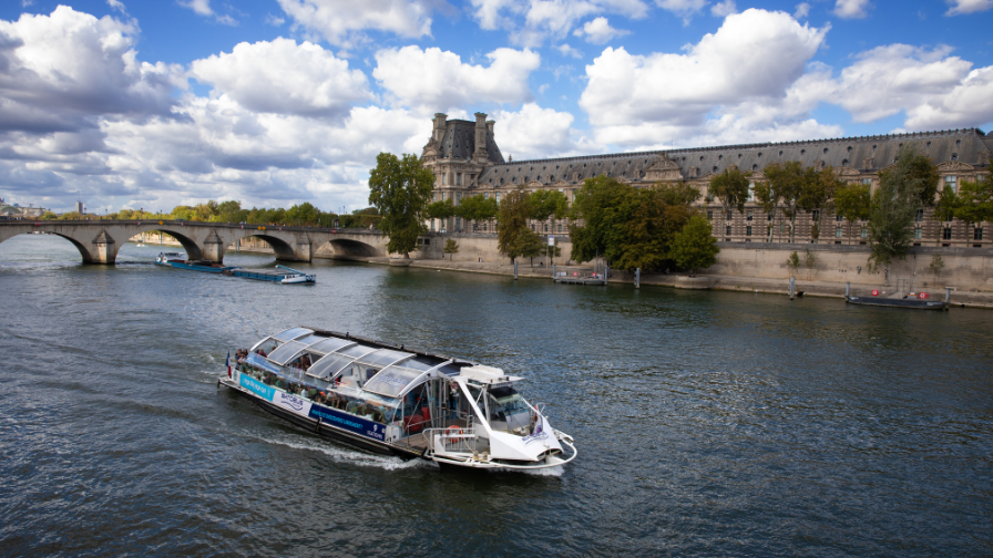 Batobus Paris Louvre Seine