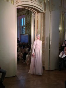 Première silhouette du défilé HAMIDI