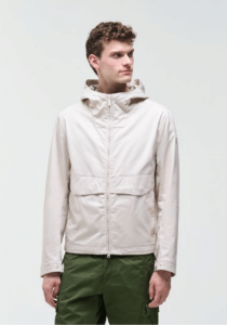 Homme portant veste blanche Colmar