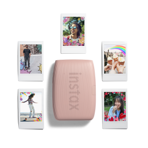 L’instax mini Link 3, l’imprimante ludique et design pour partager les souvenirs de son smartphone ! Disponible en trois coloris et notamment dans un joli rose poudré, l’instax mini Link 3 transforme les photos de notre smartphone en tirages réels.