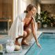 FreshMagazine - «Le sauna fait baisser le cortisol, le froid réduit l'inflammation» : ce que la contrast therapy change vraiment pour votre peau