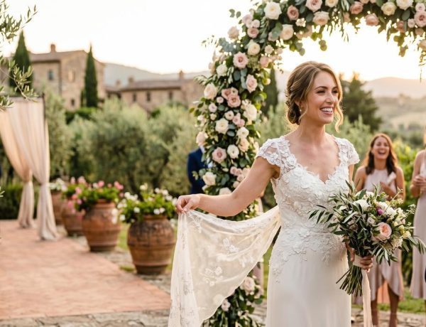 FreshMagazine - «Ma mère ignorait tout» : sa robe de mariée des années 90 portée en secret pour un mariage en Italie
