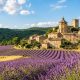 FrenchMag - Ce village médiéval de la Drôme cerné de lavandes cache l'un des plus beaux pigeonniers de Provence