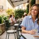 FrenchMag - Fini le lin qui se froisse en 10 minutes : ce tissu gaufré reste impeccable tout l'été sans repassage