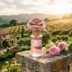 FrenchMag - Ce flacon Dior coiffé d'une rose en cuir d'agneau réinvente l'art du parfum d'exception