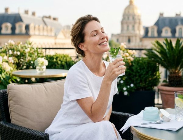 FreshMagazine - « Effet liftant glacé instantané » : ce masque Clarins anti-âge rafraîchit la peau de 4 °C en pleine canicule