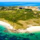 Cette île bretonne surnommée « la Tahiti de Bretagne » offre 11 plages désertes et zéro voiture