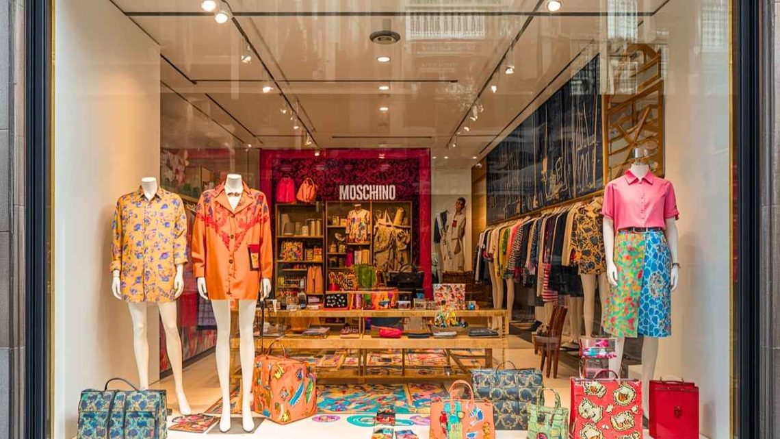 « La chance extraordinaire d'exprimer ma créativité » : Adrian Appiolaza quitte Moschino après six défilés