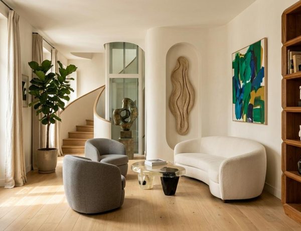 FreshMagazine - « J'aime quand on ne remarque pas ce qui a été fait » : comment Sophie Dries a transformé ce triplex parisien en galerie secrète