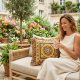 FreshMagazine - Fini les coussins de jardin ternes : ce nouveau modèle Maisons du Monde à 25,99 € transforme la terrasse cet été