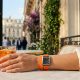 FreshMagazine - La montre Hermès Cape Cod se réinvente en titane avec un cadran noir et un bracelet aux couleurs de l'été