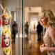 Au musée Maillol, cette exposition à Paris ressuscite l'atelier de Gianni Versace et sa robe Marilyn portée par Sabrina Carpenter