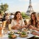 Trois terrasses à Paris ouvertes tout l'été pour un petit déj, un lunch chic ou une dînette asiatique