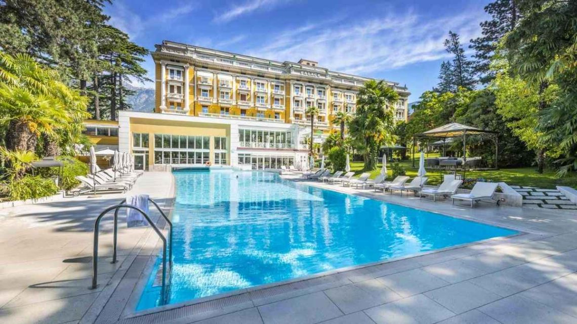 « Palace Merano est une seconde maison » : Zinédine Zidane raconte ce palace des Alpes italiennes où il revient depuis 30 ans