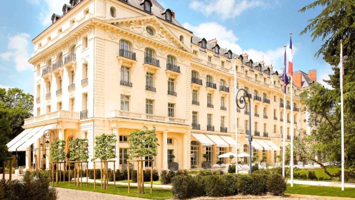 Au Waldorf Astoria Versailles-Trianon Palace, une chambre familiale signée Mon Lit Cabane avec 50 euros de supplément par nuit