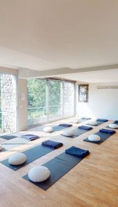 Salle pour yoga et méditation