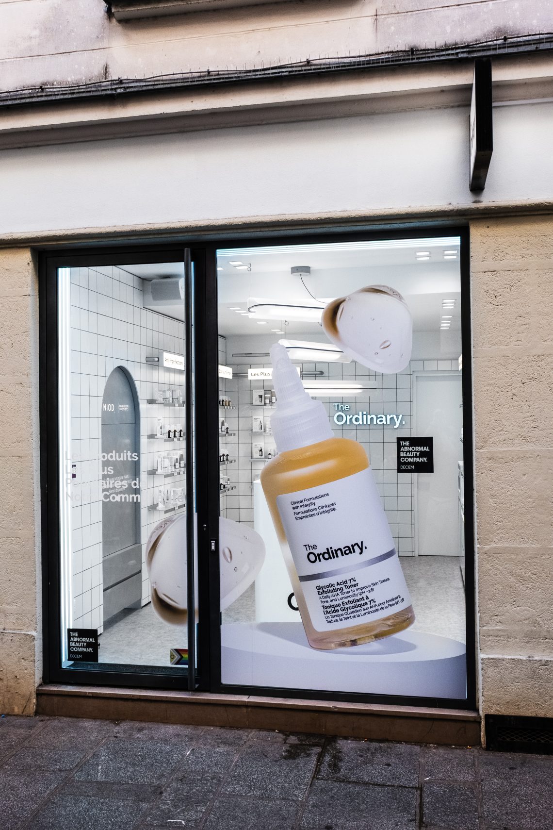Facade boutique The Ordinary - Paris