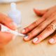 Chanel, Dior, Birkenstock : les couleurs de vernis à ongles stars de l'été 2026