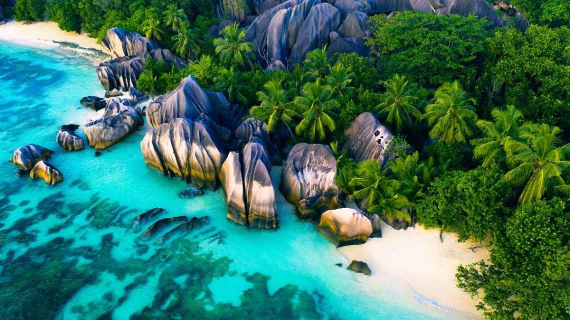 Des fjords du Groenland aux lagons des Seychelles, les destinations phares d'août 2026