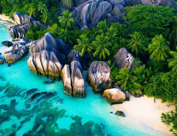 Des fjords du Groenland aux lagons des Seychelles, les destinations phares d'août 2026