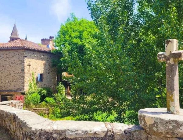 Ce village du Tarn cache une cité médiévale classée parmi les plus beaux de France