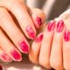 Les « Grape Peel Nails » s'imposent cet été, la manucure coréenne la plus bluffante