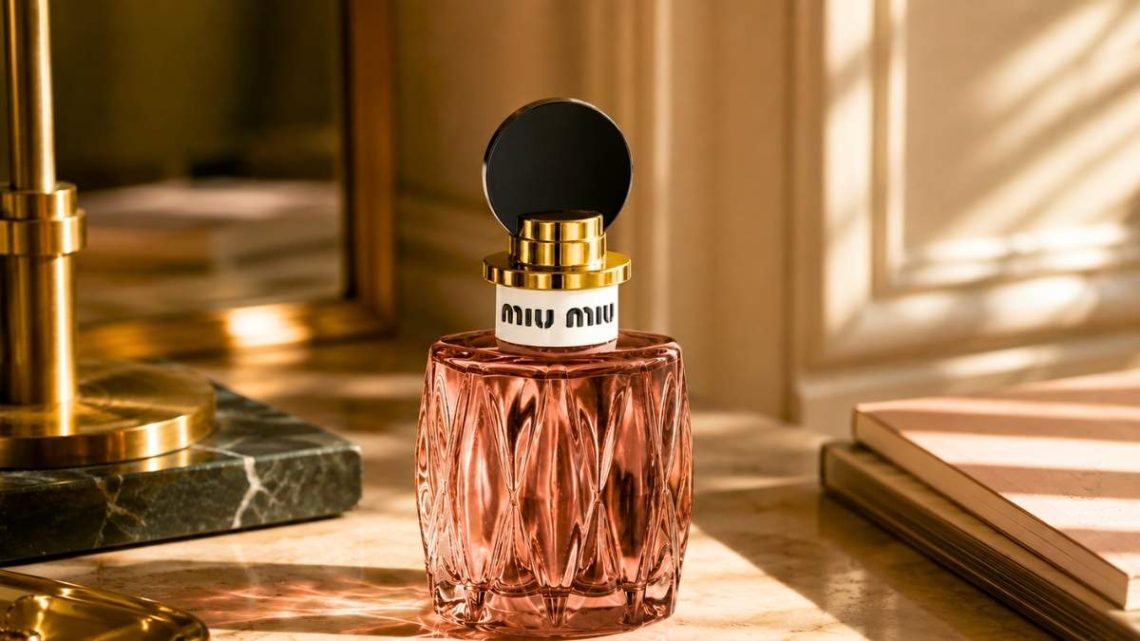 Miu Miu dévoile Miutine Intense, le parfum fruité floral phare de la rentrée dispo chez Sephora