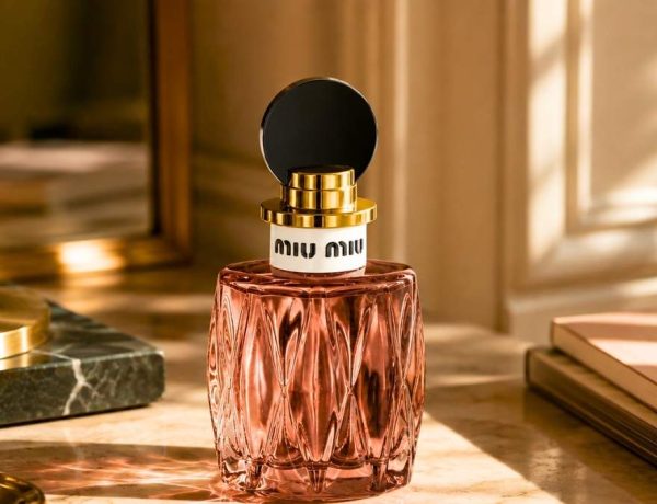 Miu Miu dévoile Miutine Intense, le parfum fruité floral phare de la rentrée dispo chez Sephora