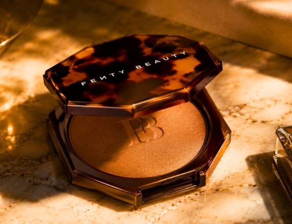 Fenty Beauty réinvente le bronzer avec cette mousse pressée à mémoire de forme
