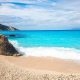 Cap sur Fteri, la deuxième plus belle plage du monde, à quelques heures de vol