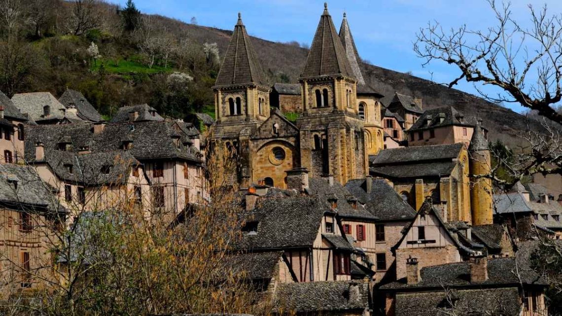 Le plus beau village du monde en 2026 se cache en Aveyron, devant Bellagio