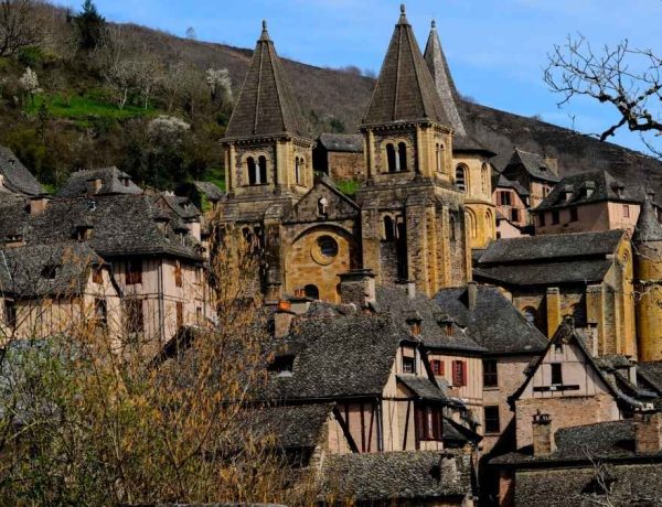 Le plus beau village du monde en 2026 se cache en Aveyron, devant Bellagio