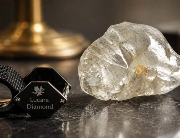 Un diamant brut de 1 305 carats sort de terre au Botswana et affole les experts
