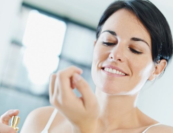 Noté 4,6/5 sur Sephora, ce parfum Estée Lauder à 101 € prolonge l'été toute l'année