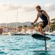 À Saint-Tropez, Dylan Deschamps s'envole au-dessus de l'eau sur cet engin prisé