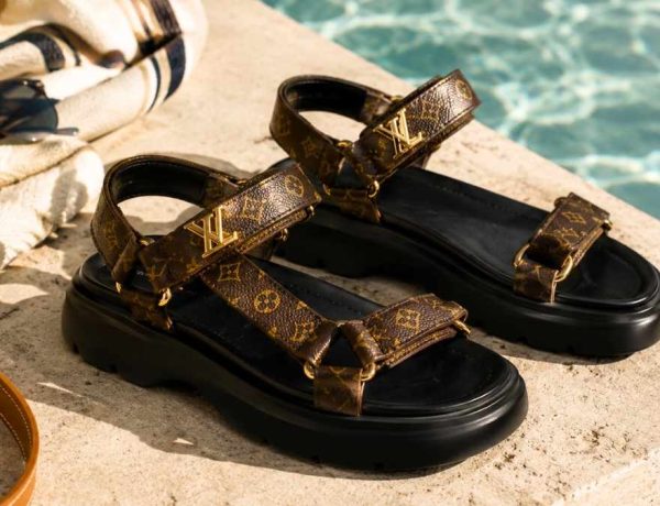 Louis Vuitton, Dior, Miu Miu : six sandales plates à glisser dans sa valise cet été